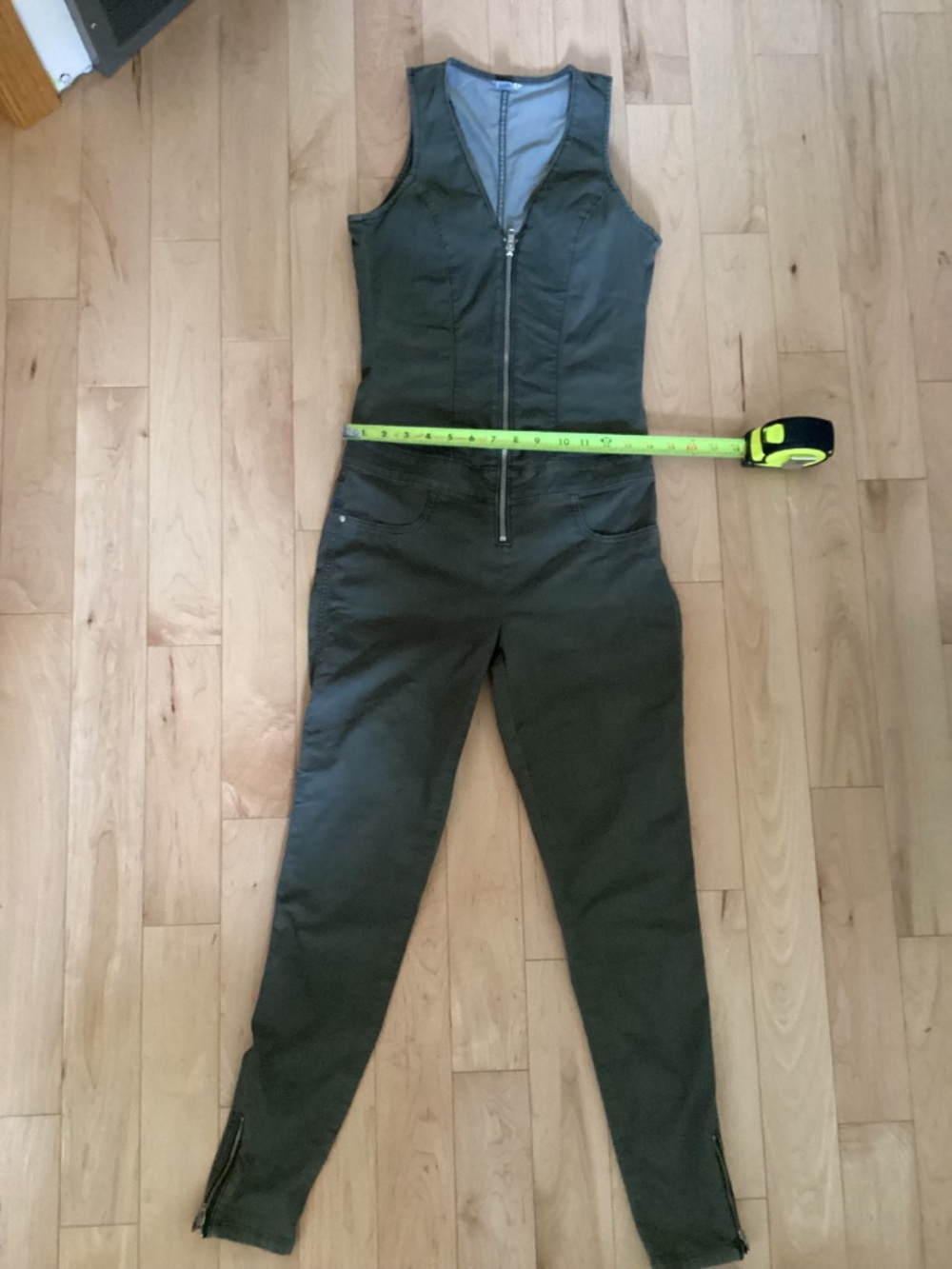 Guess jumpsuit - Picture 9 of 11